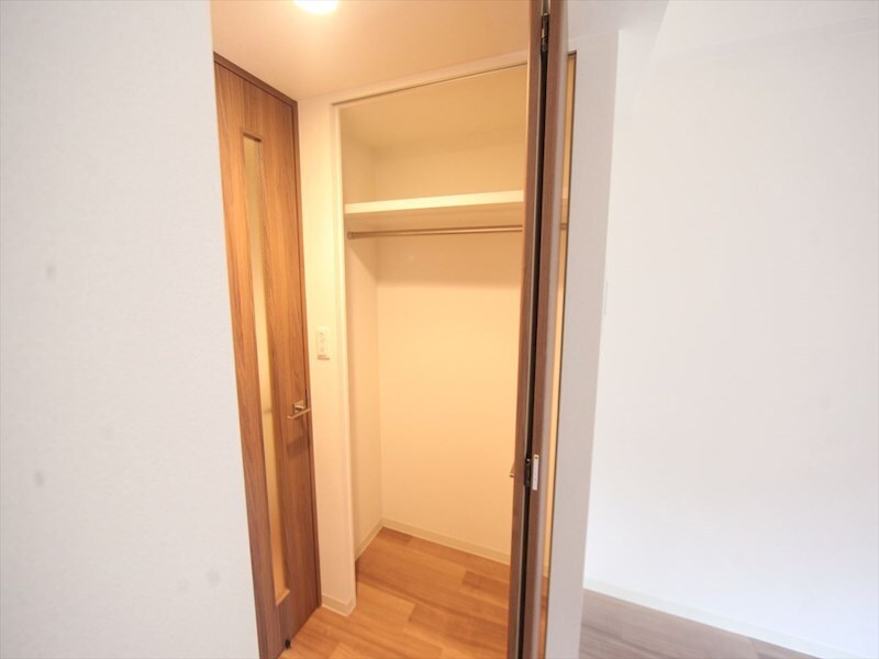 物件内観写真8　(クローゼット（収納充実してます）)
