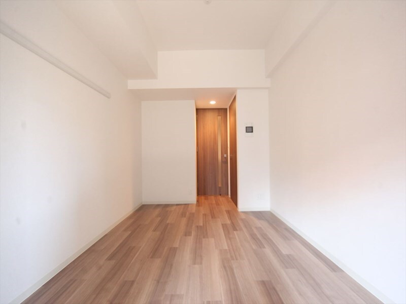 物件内観写真9　(洋室7.8帖　クローゼット付（収納充実してます）)