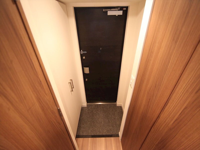 物件内観写真19　(玄関　シューズボックス付（収納充実してます）)