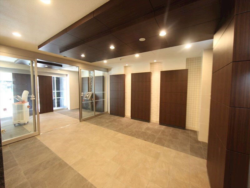 物件内観写真28　(エントランス　オートロック　宅配ＢＯＸ　防犯カメラ付)