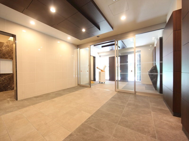 物件内観写真29　(エントランス　オートロック　宅配ＢＯＸ　防犯カメラ付)