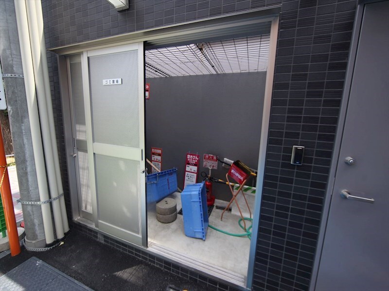 物件内観写真32　(敷地内ゴミ捨て場)