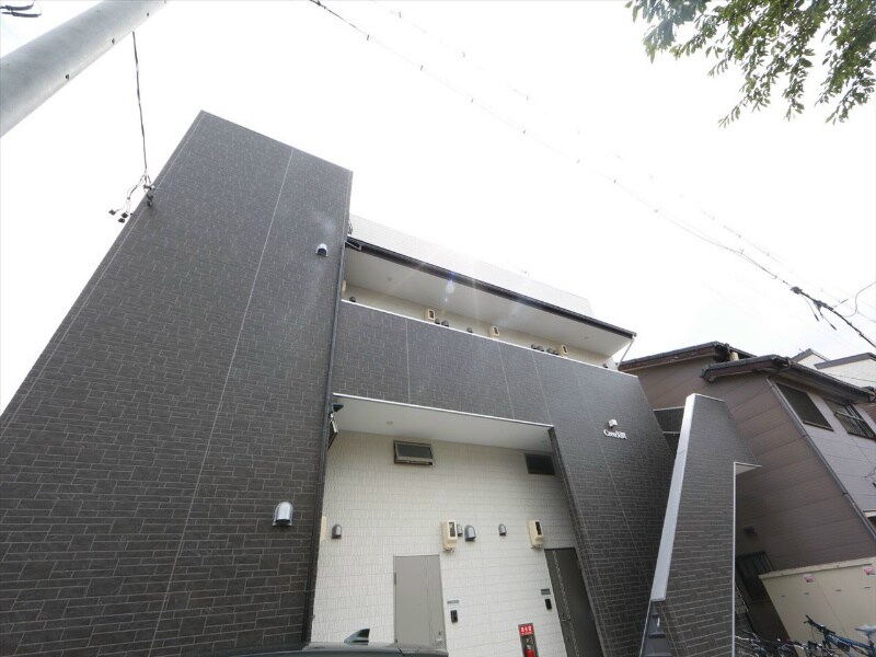 物件外観写真1　(外観　デザイナーズ　光インターネット無料)