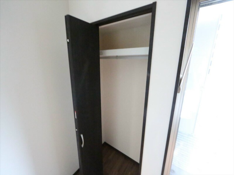 物件内観写真6　(クローゼット（収納充実してます）)