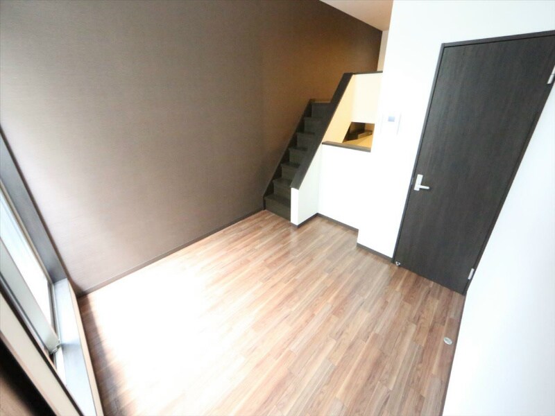 物件内観写真14　(洋室5.7帖　ロフト5.8帖（収納にも寝室にも使えます）)