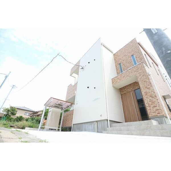 物件外観写真1　(外観　オートロック付　デザイナーズ)