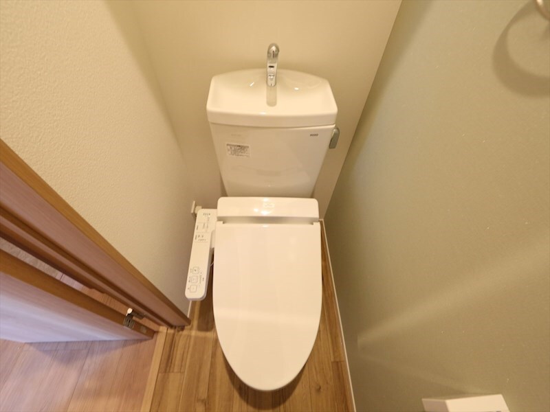 物件内観写真5　(温水洗浄暖房便座付トイレ)