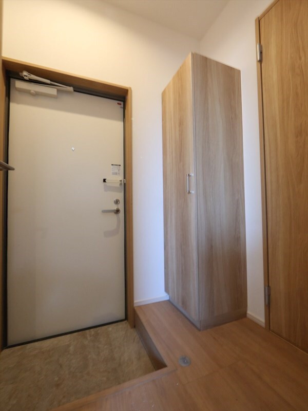 物件内観写真22　(玄関　シューズボックス付（収納充実してます）)