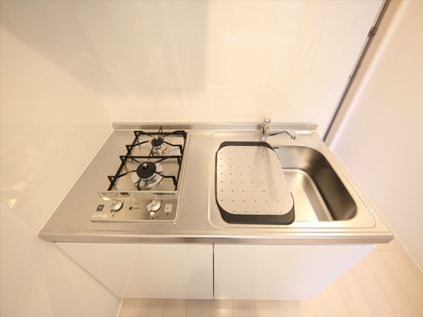 キッチン(システムキッチン（ガス2口）冷蔵庫・レンジ等ご用意できます)