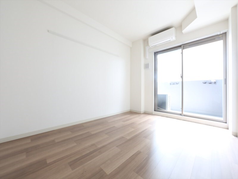 物件内観写真2　(洋室9.2帖　ウォークインクローゼット付（収納充実してます）)