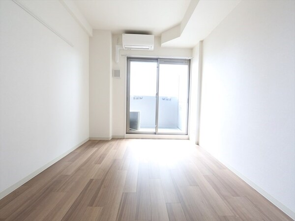 ベランダ(洋室9.2帖　ウォークインクローゼット付（収納充実してます）)