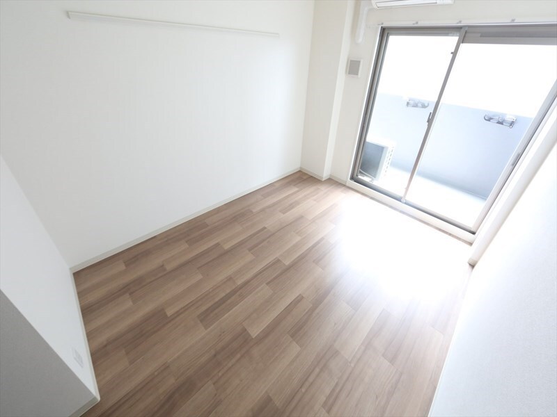 物件内観写真14　(洋室9.2帖　ウォークインクローゼット付（収納充実してます）)