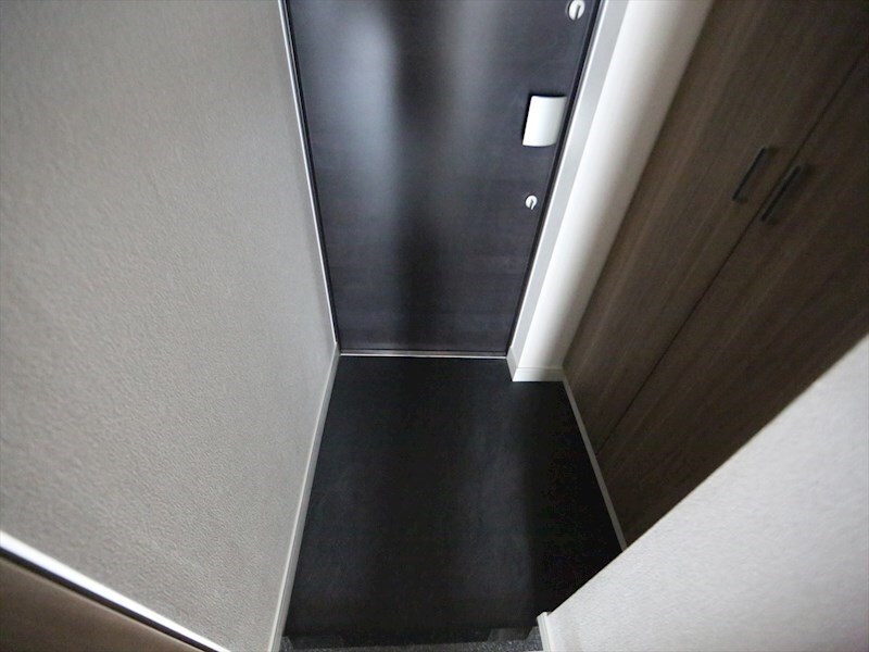 物件内観写真16　(玄関　シューズボックス付（収納充実してます）　)