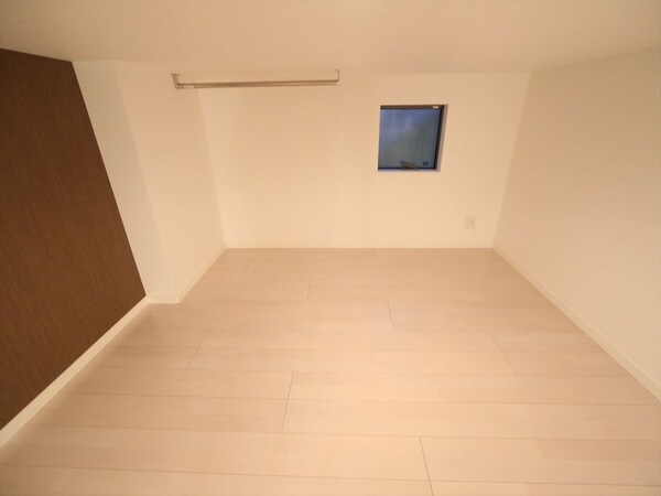その他部屋・スペース(上階ロフト6.4帖（収納としても寝室としても使えます）)