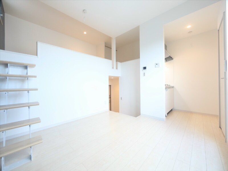 物件内観写真2　(洋室6.6帖　ロフト5.5帖（収納にも寝室にも使えます）)