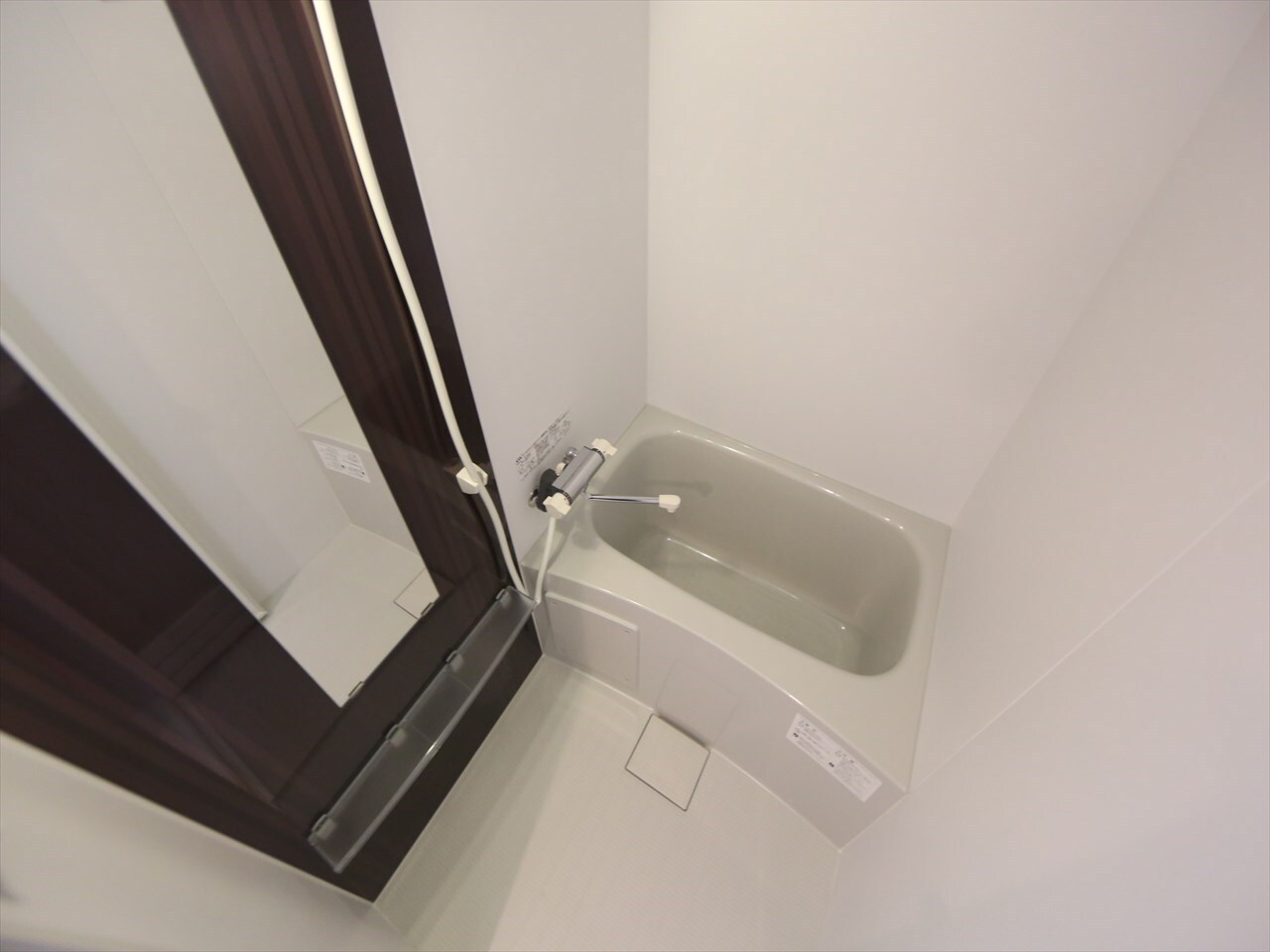 物件内観写真4　(バスルーム　浴室暖房乾燥機付き)