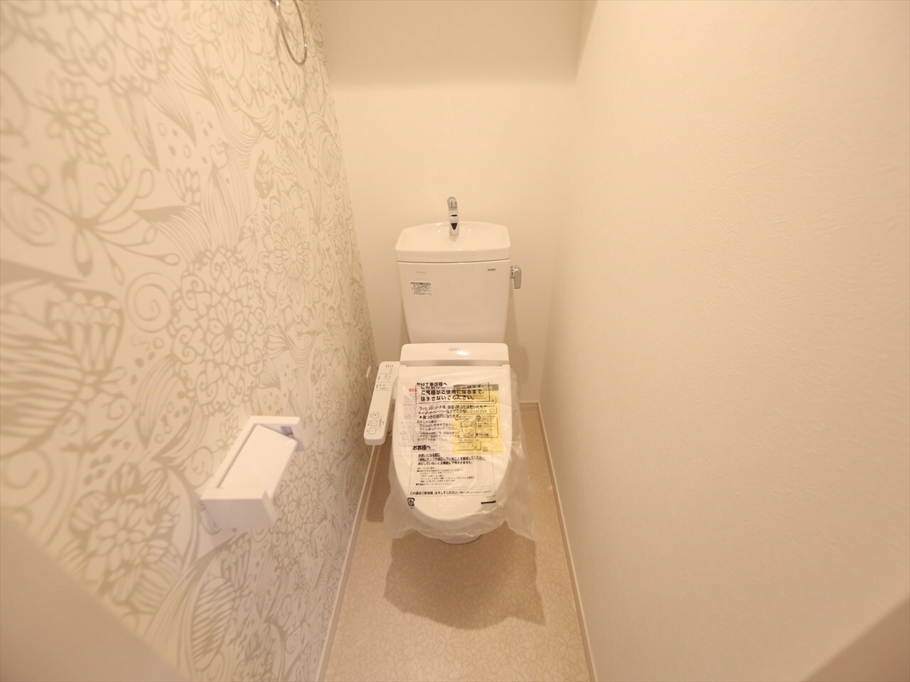 物件内観写真5　(温水洗浄暖房便座付トイレ)