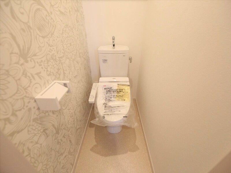 物件内観写真5　(温水洗浄暖房便座付トイレ)