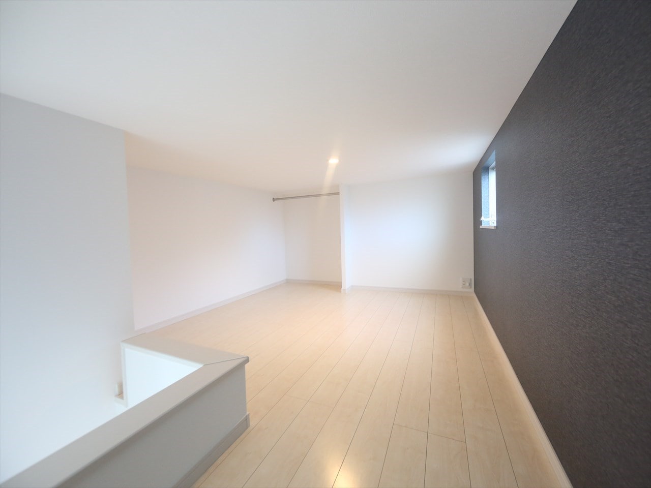 物件内観写真9　(ロフト6.6帖（収納としても寝室としても使えます）)