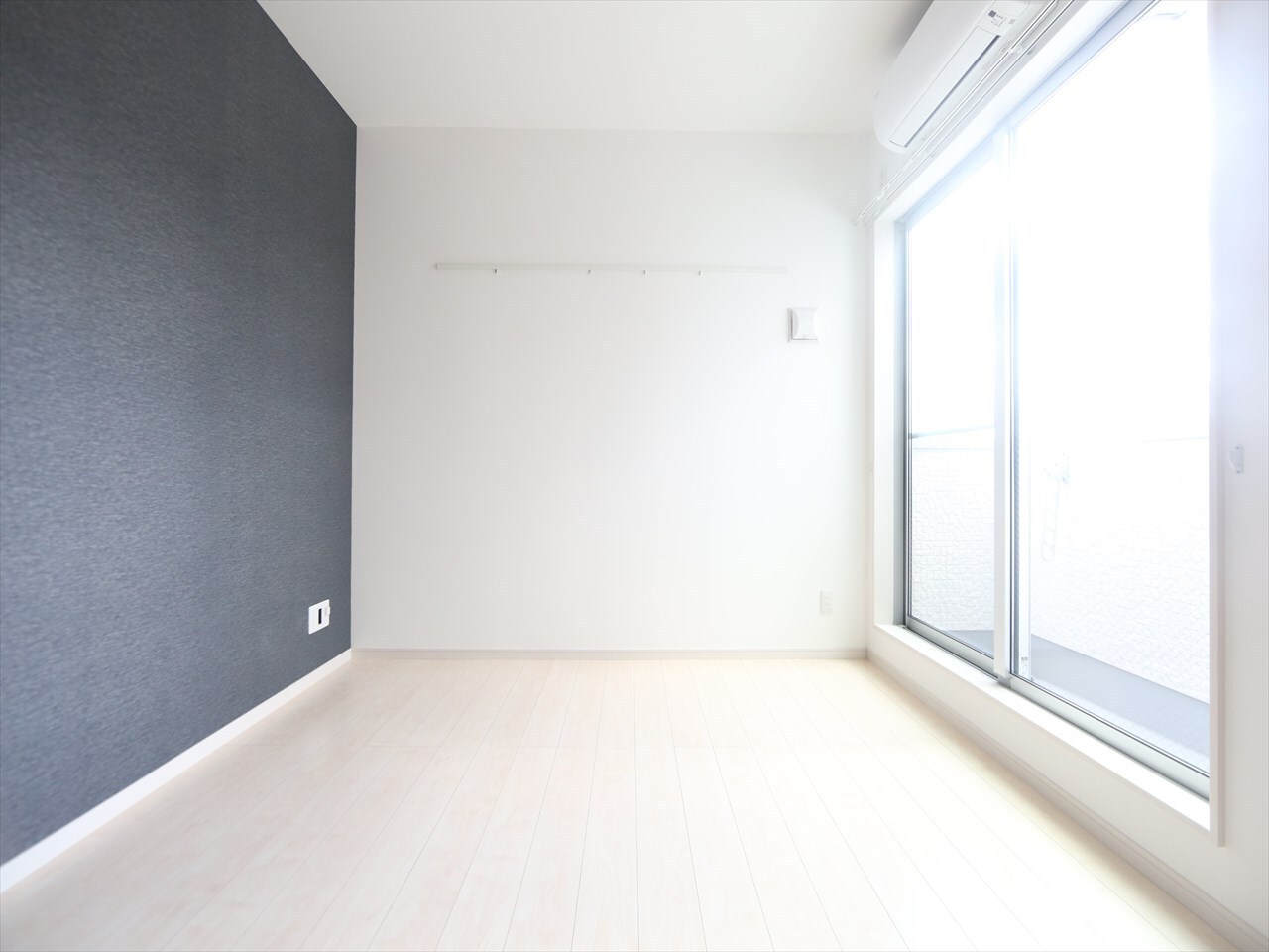 物件内観写真13　(洋室6.5帖　ロフト6.6帖（収納にも寝室にも使えます）)