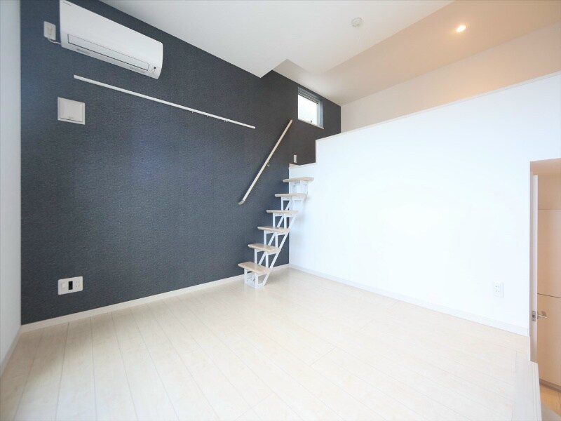 物件内観写真13　(洋室6.6帖　ロフト5.5帖（収納にも寝室にも使えます）)