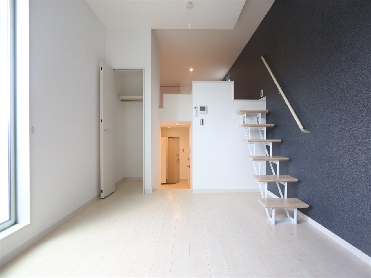 物件内観写真14　(洋室6.5帖　ロフト6.6帖（収納にも寝室にも使えます）)