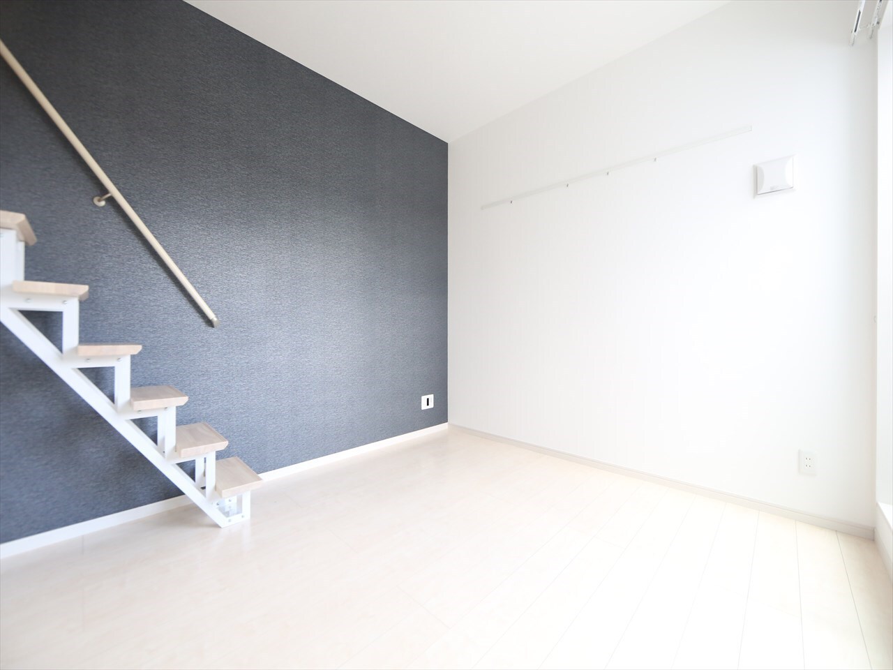 物件内観写真16　(洋室6.5帖　ロフト6.6帖（収納にも寝室にも使えます）)