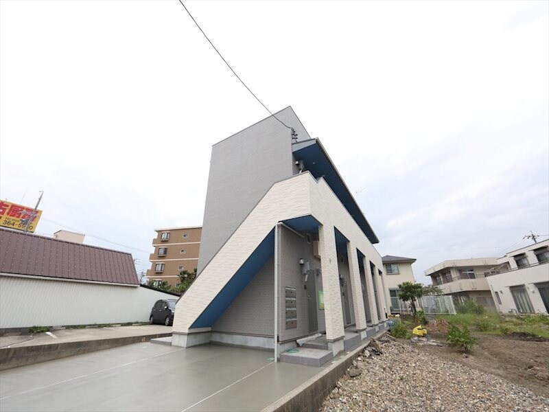 物件外観写真1　(外観　デザイナーズ　光インターネット無料)