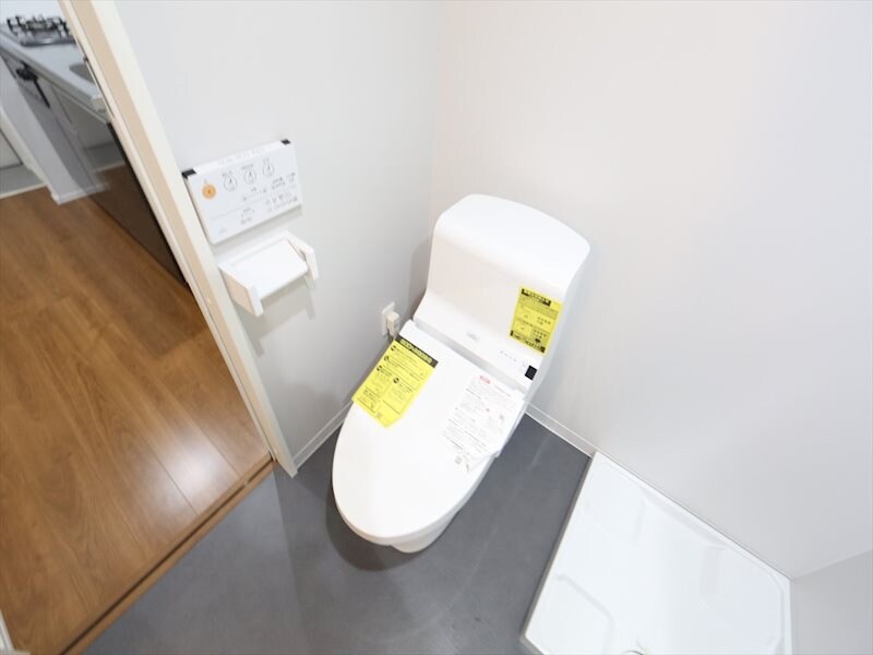 物件内観写真5　(温水洗浄暖房便座付トイレ)