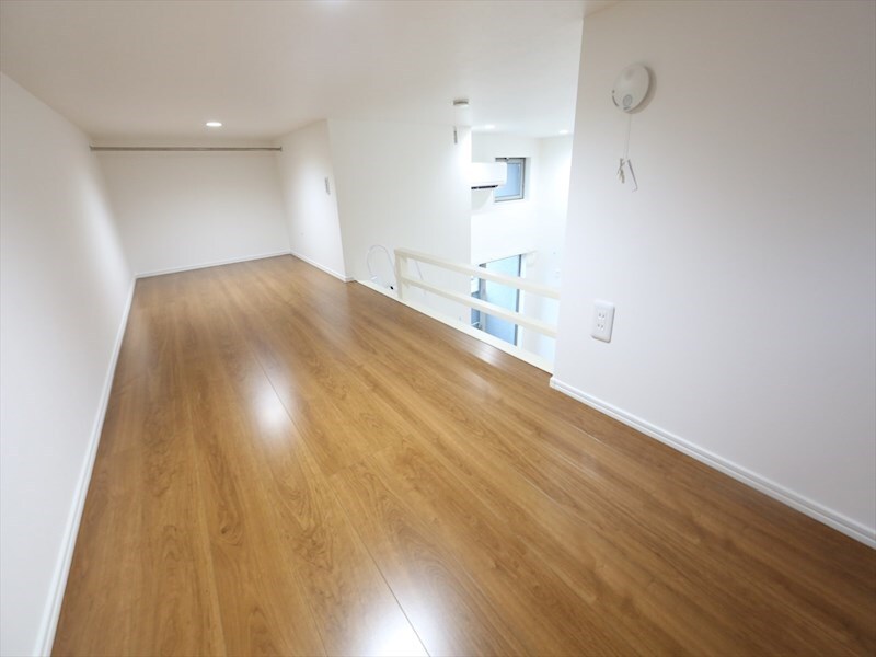 物件内観写真9　(ロフト5帖（収納にも寝室にも使えます）)