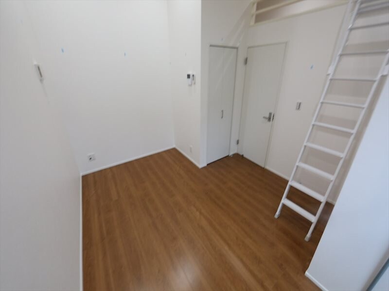 物件内観写真10　(洋室6.7帖　ロフト5帖（収納でも使えます）)