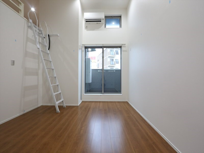 物件内観写真11　(洋室6.7帖　ロフト5帖（収納でも使えます）)