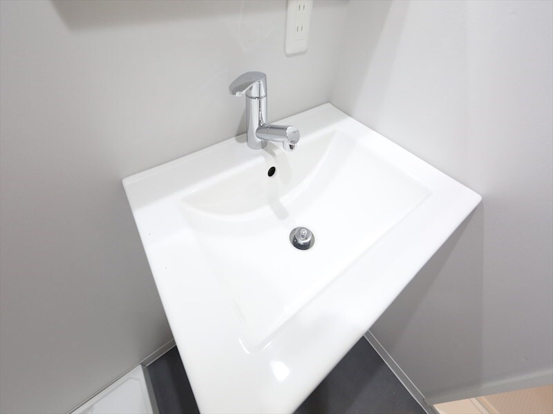 物件内観写真24　(脱衣所　独立洗面台（シャンプードレッサー付）)