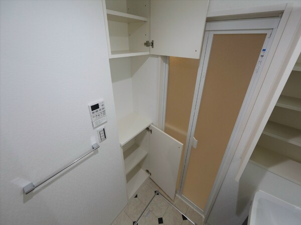 洗面所(洗面所にある収納棚（収納充実してます）)