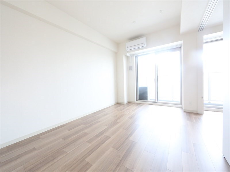 物件内観写真24　(ＬＤＫ11.4帖　エアコン完備　納戸付き　バルコニー)