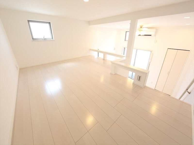 物件内観写真16　(ロフト6.1帖（収納としても寝室としても使えます）)