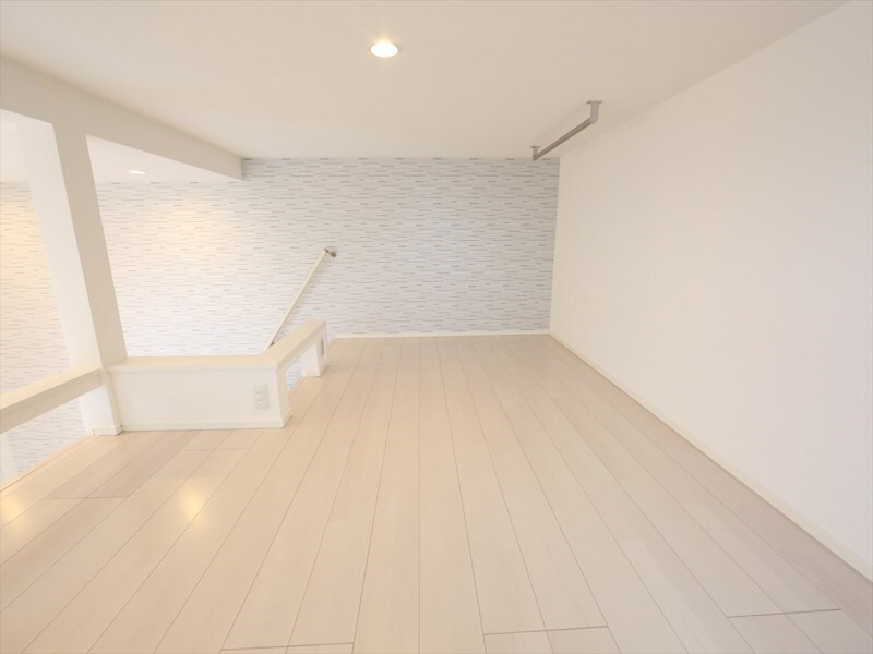 物件内観写真17　(ロフト6.1帖（収納としても寝室としても使えます）)