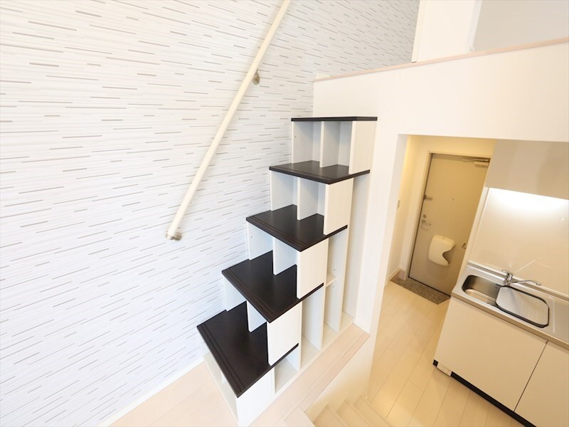 物件内観写真25　(収納階段仕様　収納としても使えます　)