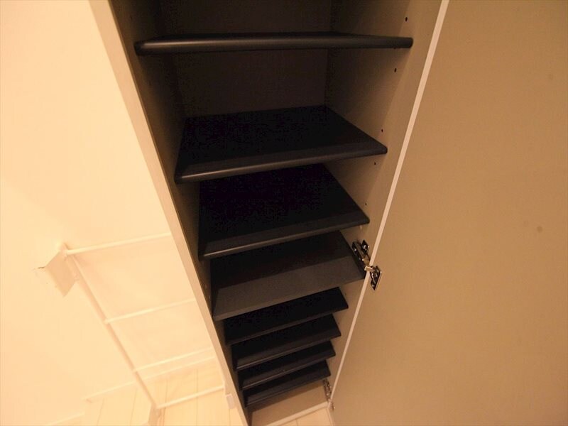 物件内観写真6　(玄関　シューズボックス付（収納充実してます）)