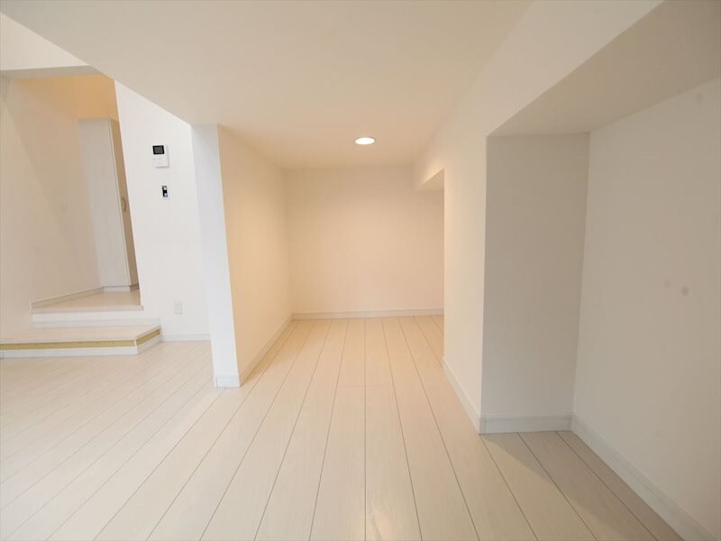 物件内観写真9　(アンダーロフト4.9帖（収納としても寝室としても使えます）)