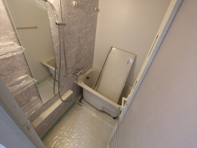 物件内観写真3　(バスルーム　浴室暖房乾燥機付き)