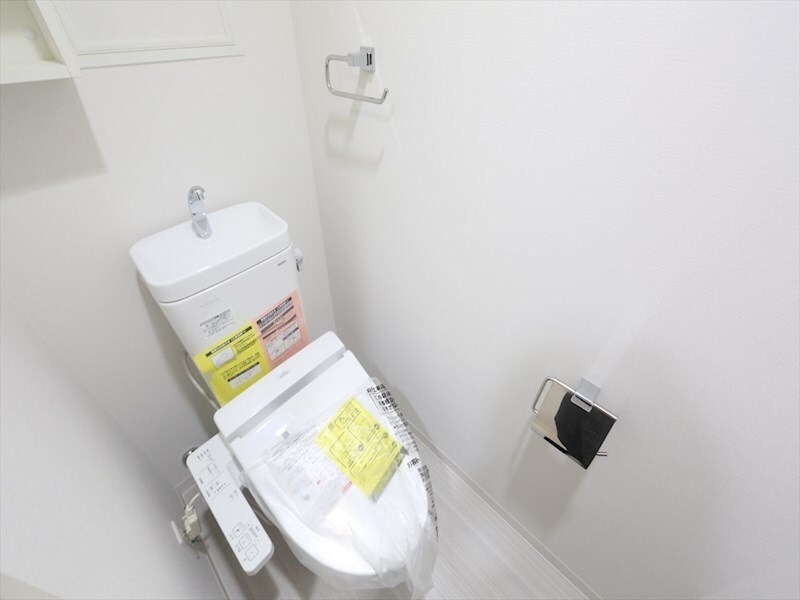 物件内観写真5　(温水洗浄暖房便座付トイレ)