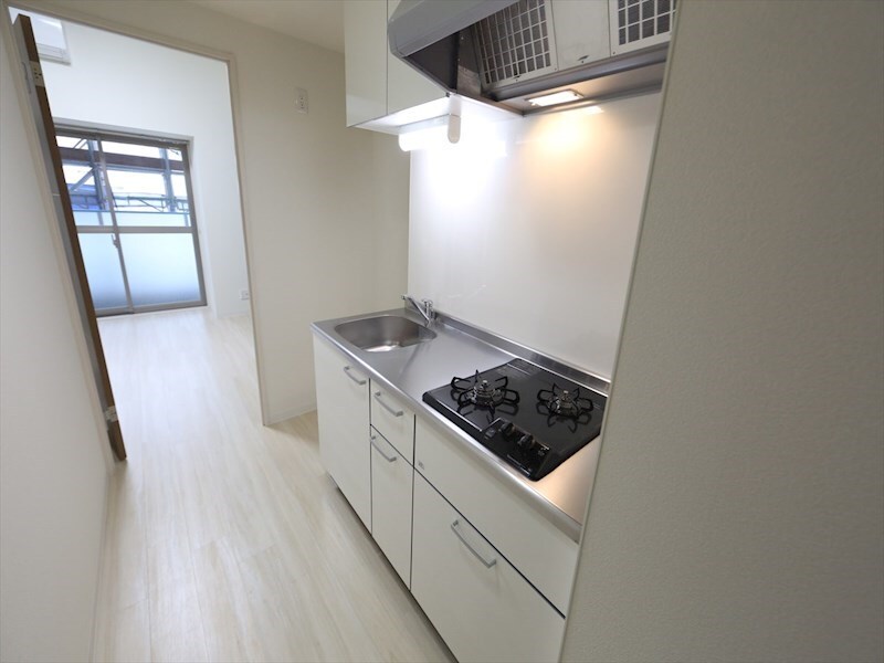 物件内観写真7　(システムキッチン（ガス2口コンロ付）)