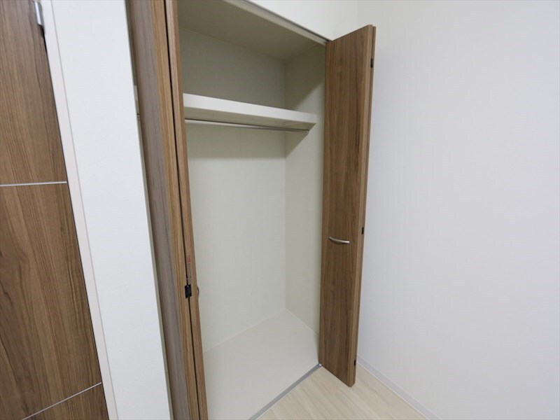 物件内観写真8　(クローゼット（収納充実してます）)