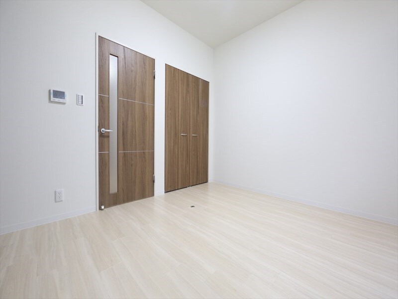 物件内観写真9　(洋室7.2帖　クローゼット付（収納充実してます）)