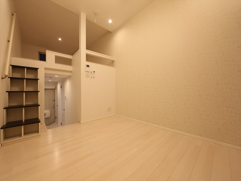 物件内観写真2　(洋室6.2帖　ロフト6.4帖（収納にも寝室にも使えます）)