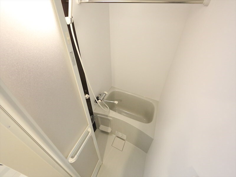 物件内観写真4　(バスルーム　浴室暖房乾燥機付き)