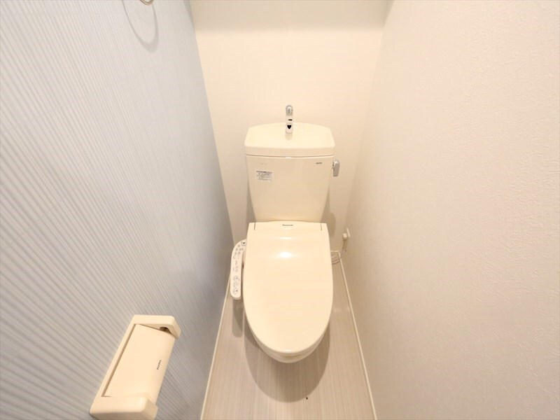 物件内観写真5　(温水洗浄暖房便座付トイレ)