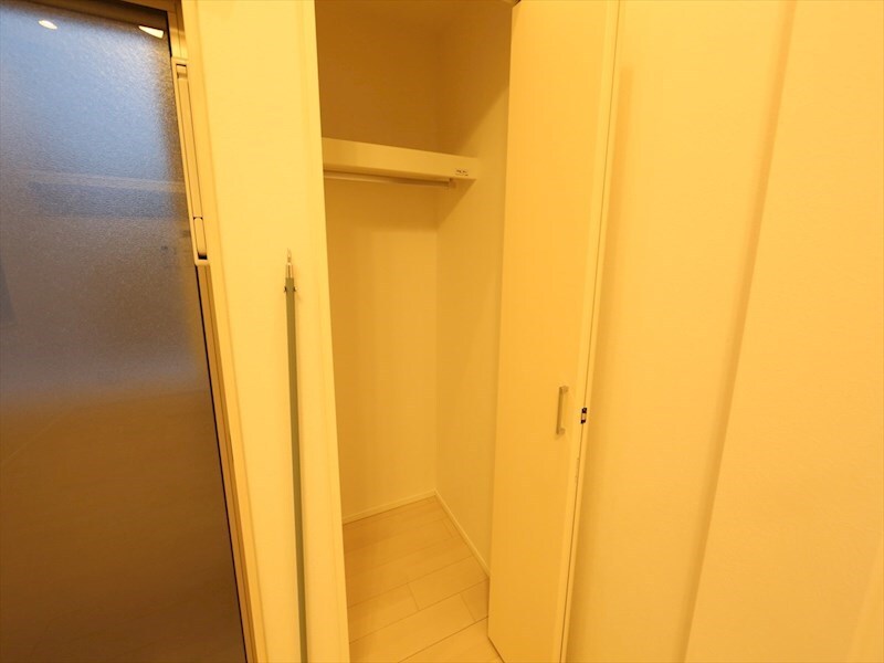 物件内観写真6　(クローゼット（収納充実してます）)