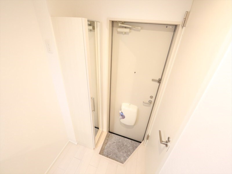 物件内観写真8　(玄関　シューズボックス付（収納充実してます）)